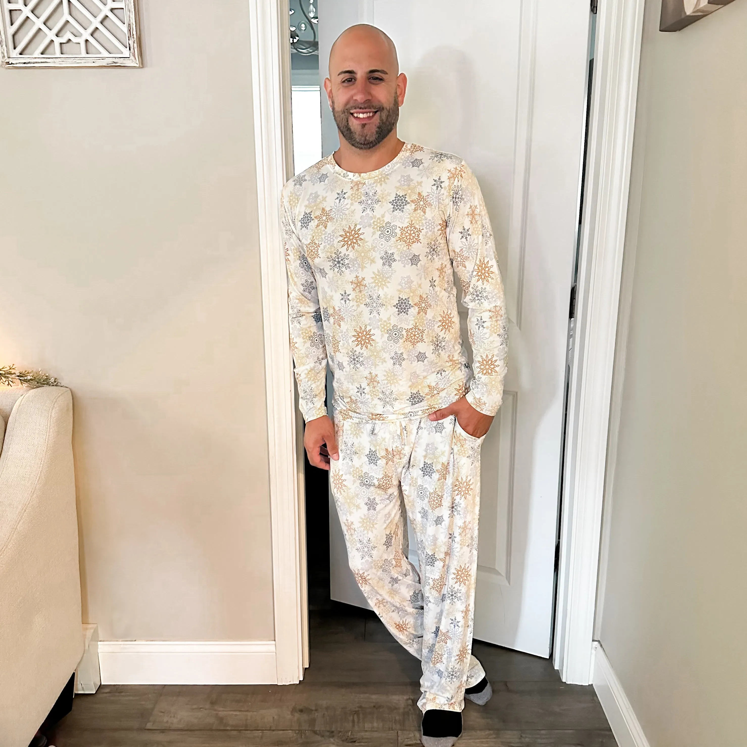 MEN'S PAJAMA SET- Snowflakes