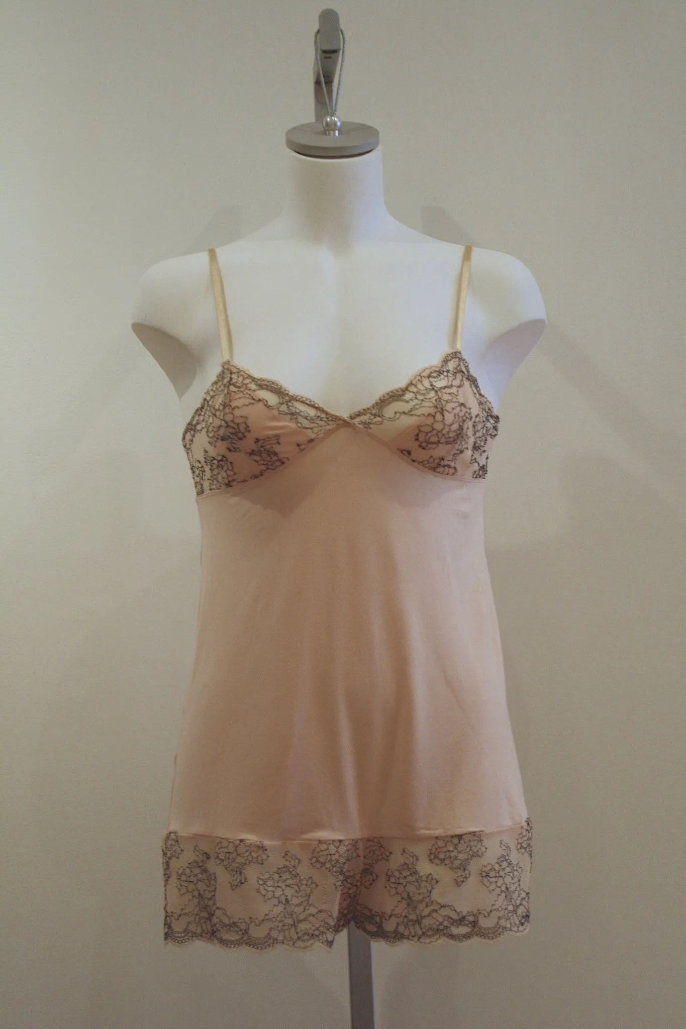 Olivia Teddy | Pale